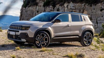 Otomobil piyasasında fiyatlar oldukça yükselirken, Jeep Avenger Hibrit modelinde 200