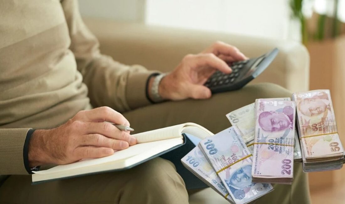 SGK yeni bir emeklilik düzenlemesine gitti. Buna göre emekli maaşları